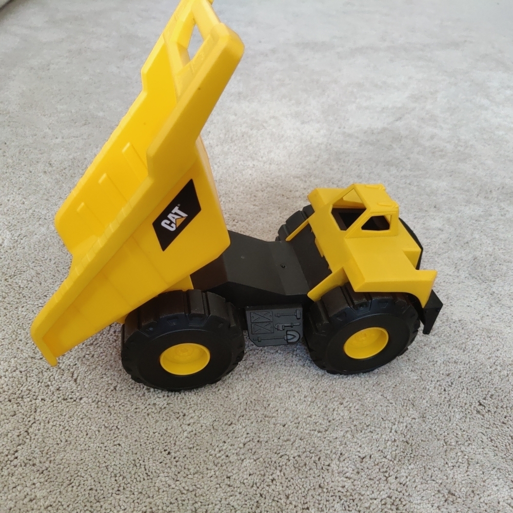 Yellow Dump Truck Toy In Excellent Used Condition - Picture 6 of 6